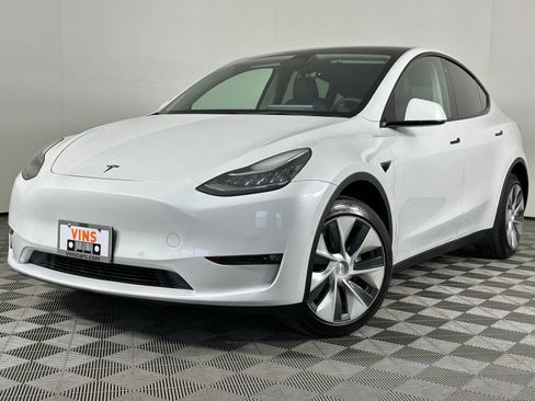 Used 2021 Tesla Model Y Long Range AWD/4WD image 41