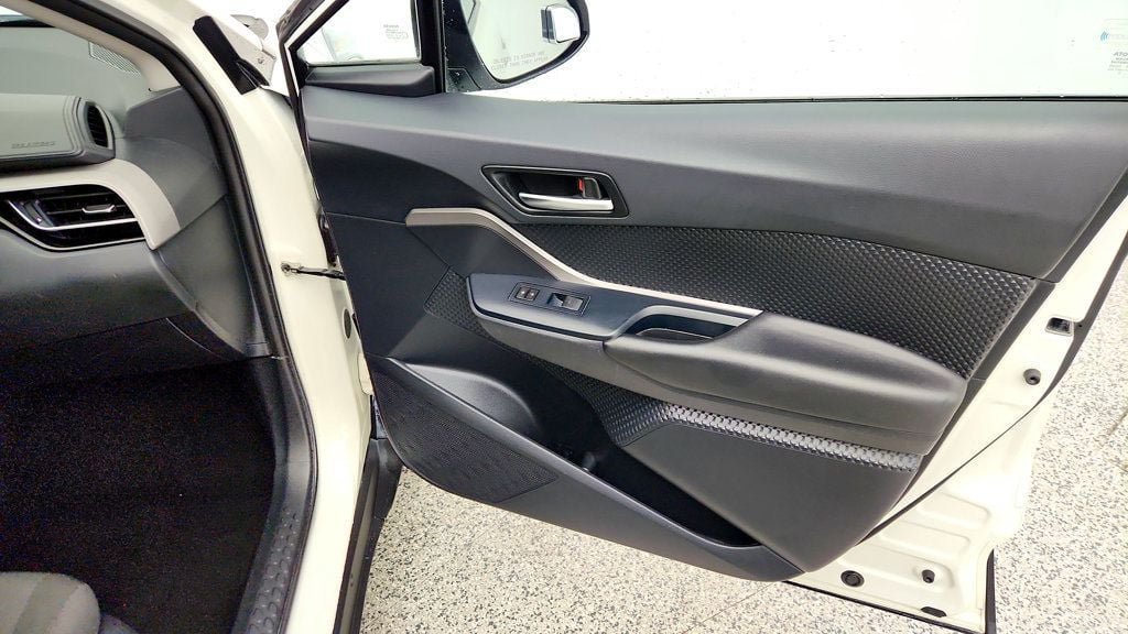 Used 2020 Toyota C-HR LE FWD image 24