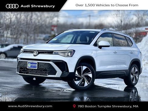 Used 2025 Volkswagen Taos SE w/ Panoramic Sunroof Package image 1