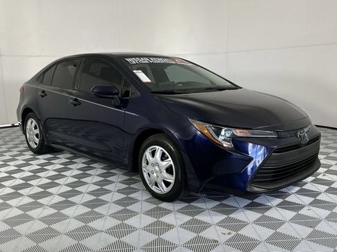 Used 2024 Toyota Corolla LE FWD image 2