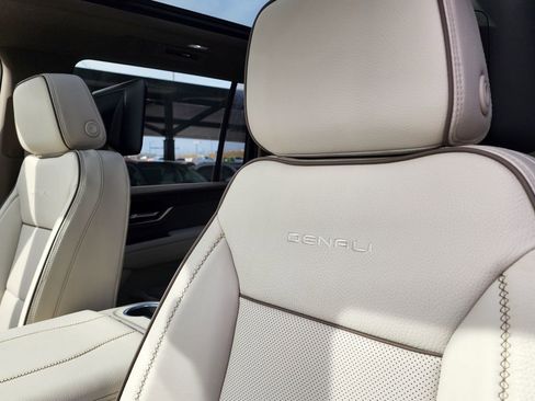 New 2026 GMC Yukon XL Denali w/ Denali Reserve Package AWD/4WD image 16