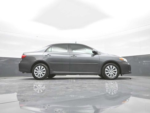 Used 2013 Toyota Corolla LE FWD image 39