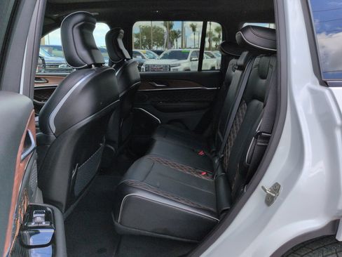 Used 2024 Jeep Grand Cherokee Summit AWD/4WD image 14