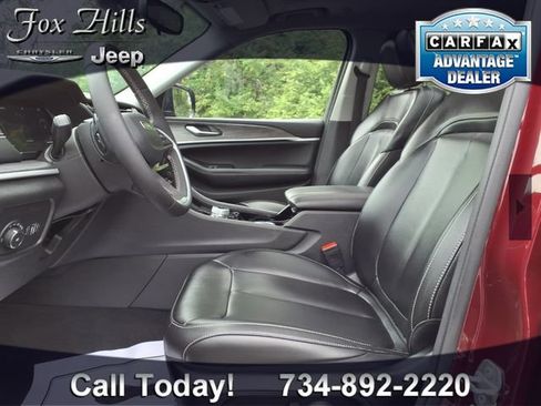 Used 2023 Jeep Grand Cherokee L Limited AWD/4WD image 17