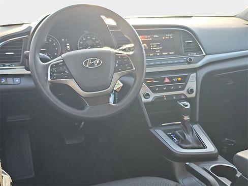 Used 2018 Hyundai Elantra SEL image 15