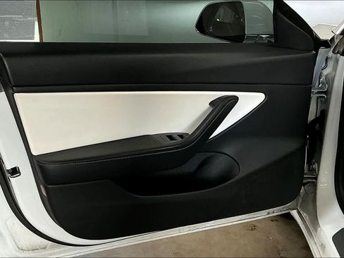 Used 2020 Tesla Model 3 Standard Range Plus image 25