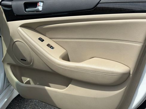 Used 2014 Kia Cadenza Premium w/ Luxury Package image 19