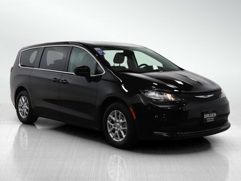 Used 2024 Chrysler Voyager LX image 7