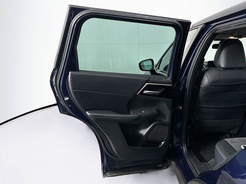 Used 2023 Mitsubishi Outlander SE image 27