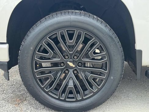 Used 2021 Chevrolet Silverado 1500 High Country w/ Technology Package RWD image 9