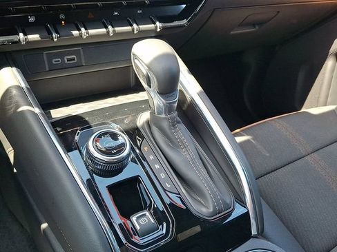 Used 2025 GMC Canyon AT4 w/ Nightfall Edition AWD/4WD image 16