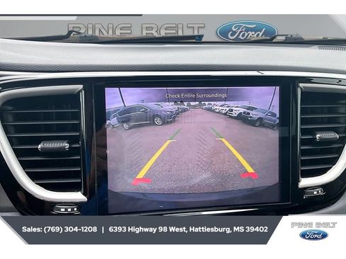 Used 2023 Chrysler Pacifica Touring-L FWD image 15