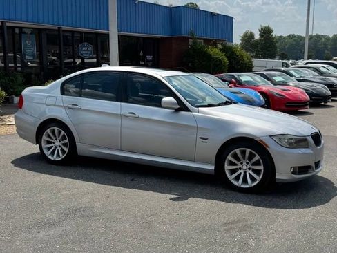 Used 2011 BMW 328i xDrive Sedan AWD/4WD image 8
