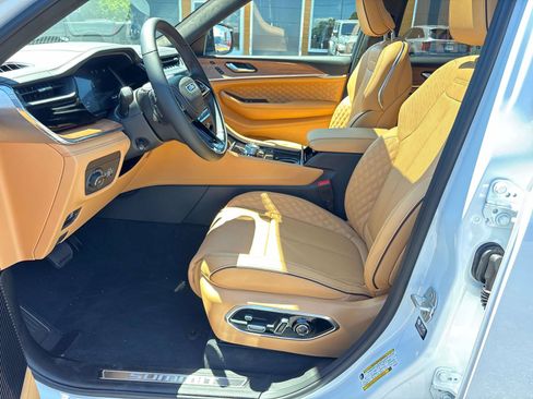 New 2026 Jeep Grand Cherokee Summit w/ Obsidian Package AWD/4WD image 7