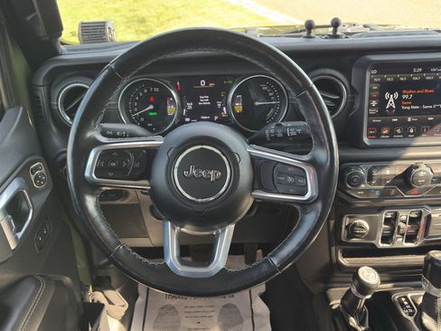 Used 2021 Jeep Wrangler Unlimited Sahara w/ Cold Weather Group AWD/4WD image 18