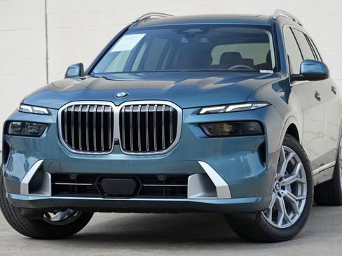 Used 2023 BMW X7 xDrive40i w/ Executive Package AWD/4WD image 3