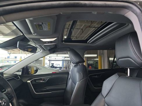 Used 2023 Toyota RAV4 XLE Premium image 3