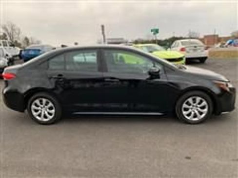 Used 2023 Toyota Corolla LE image 3