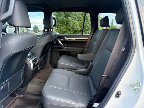 Used 2023 Lexus GX 460 Premium w/ Accessory Package AWD/4WD image 22
