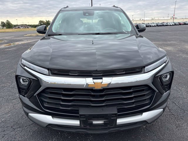 Used 2025 Chevrolet TrailBlazer LT AWD/4WD image 2