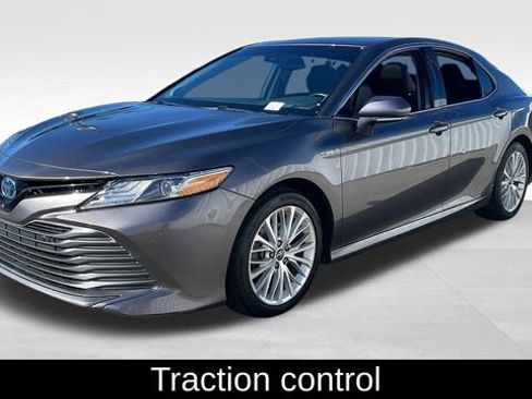 Used 2018 Toyota Camry XLE w/ Audio Package image 3