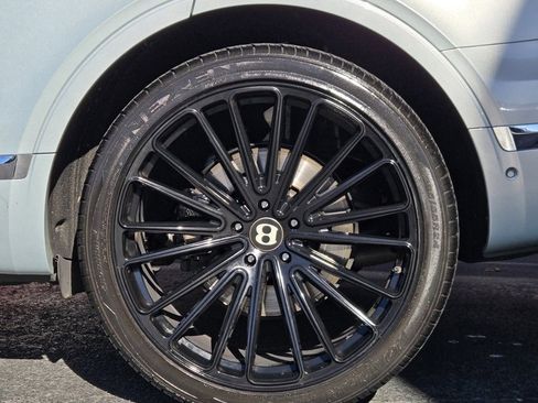 Used 2019 Bentley Bentayga image 7