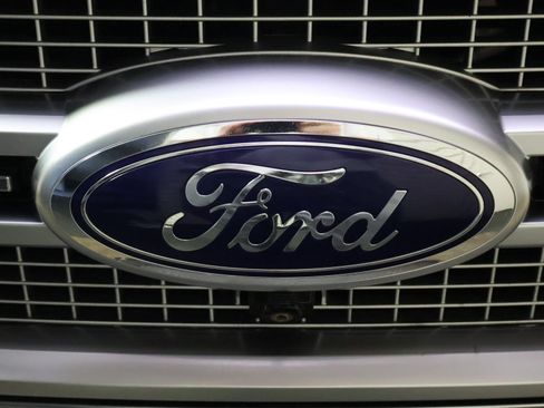 Used 2015 Ford F150 Platinum w/ Equipment Group 701A Luxury AWD/4WD image 18