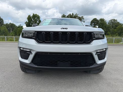 Used 2023 Jeep Grand Cherokee Limited w/ Black Appearance Package RWD image 6