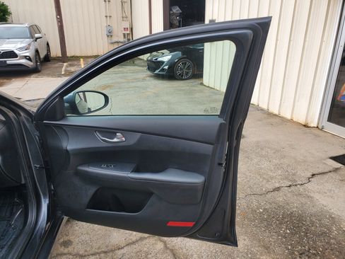 Used 2021 Kia Forte LXS FWD image 23