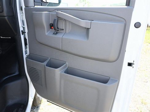 New 2025 Chevrolet Express 3500 w/ Driver Convenience Package image 37
