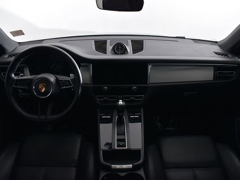 Used 2022 Porsche Macan AWD/4WD image 13