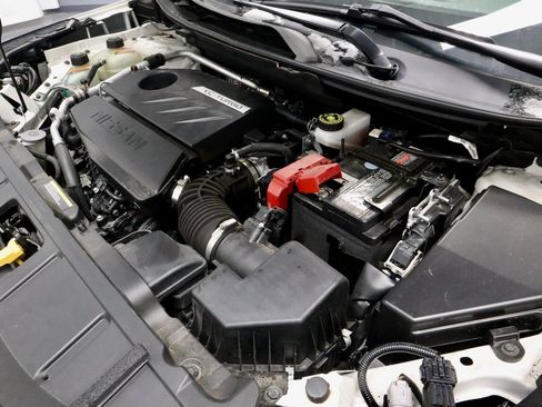 Certified 2022 Nissan Rogue SV image 16