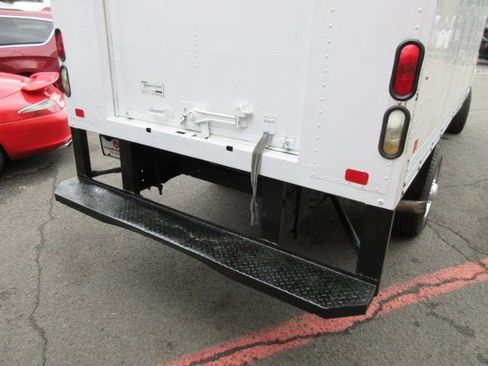 Used 2013 Ford E-350 and Econoline 350 Super Duty w/ PWR Locks & Windows Group RWD image 4