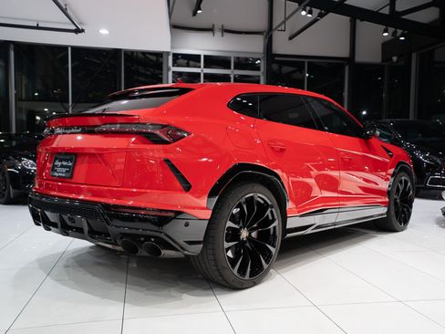 Used 2022 Lamborghini Urus AWD/4WD image 4
