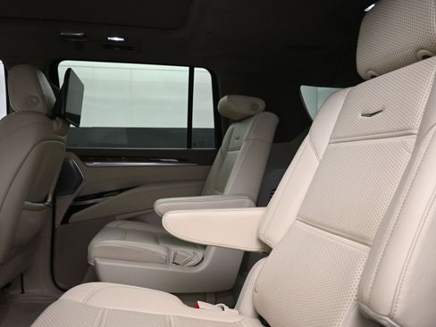 Used 2025 Cadillac Escalade ESV Sport Platinum image 19