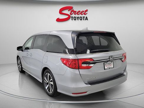 Used 2023 Honda Odyssey Touring image 2