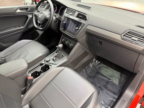Used 2019 Volkswagen Tiguan SE w/ Panoramic Sunroof Package image 28