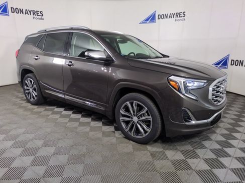 Used 2019 GMC Terrain Denali w/ LPO, Floor Liner Package FWD image 9