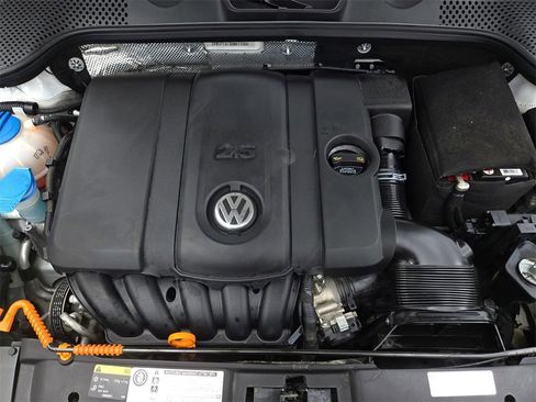 Used 2013 Volkswagen Beetle 2.5 image 26