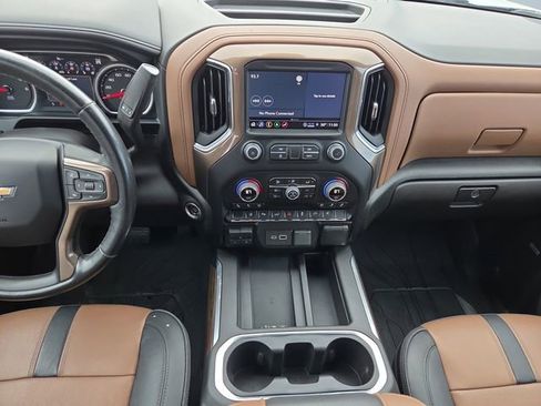 Used 2022 Chevrolet Silverado 2500 High Country w/ Technology Package image 11
