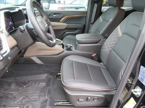 Used 2024 GMC Canyon Denali w/ LPO, Denali Black Edition image 17
