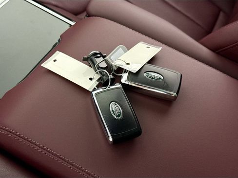 Used 2024 Land Rover Range Rover SE AWD/4WD image 17