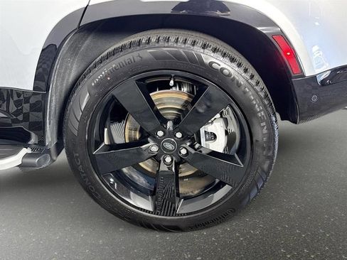 Used 2024 Land Rover Defender 110 X-Dynamic SE image 33