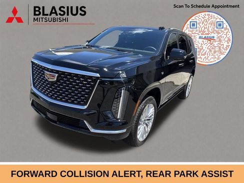 Used 2026 Cadillac Escalade Luxury AWD/4WD image 4