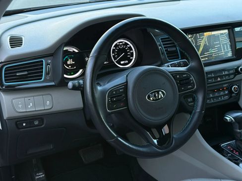Used 2017 Kia Niro Touring FWD image 22