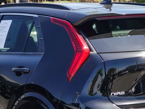 Certified 2024 Kia Niro Wind FWD image 7