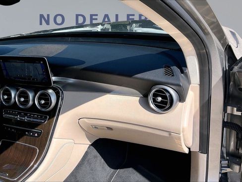Used 2021 Mercedes-Benz GLC 300 4MATIC image 26
