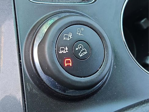 Used 2019 Ford Explorer XLT w/ Equipment Group 201A AWD/4WD image 23