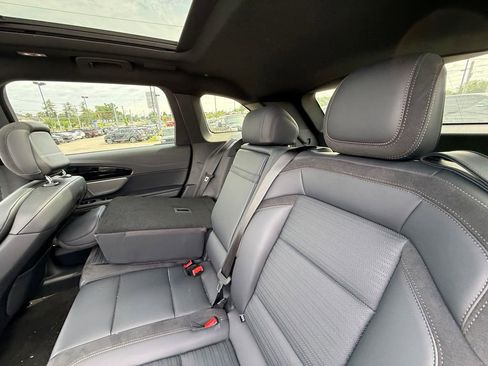 Used 2025 Lincoln Nautilus Reserve AWD/4WD image 24
