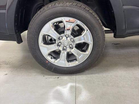 New 2026 RAM 1500 4x4 Crew Cab image 32